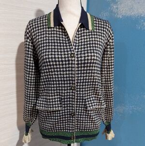 Baum Und Pferdgarten Stylish button sweater with Green Accents,